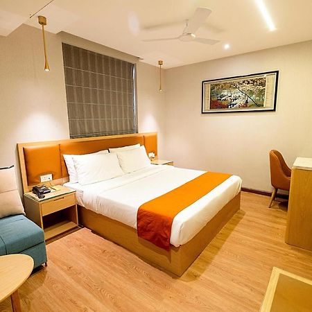 The Bastion Hotel Bhopal Buitenkant foto