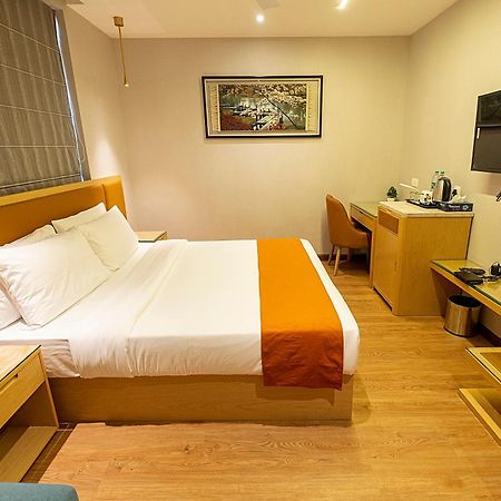 The Bastion Hotel Bhopal Buitenkant foto